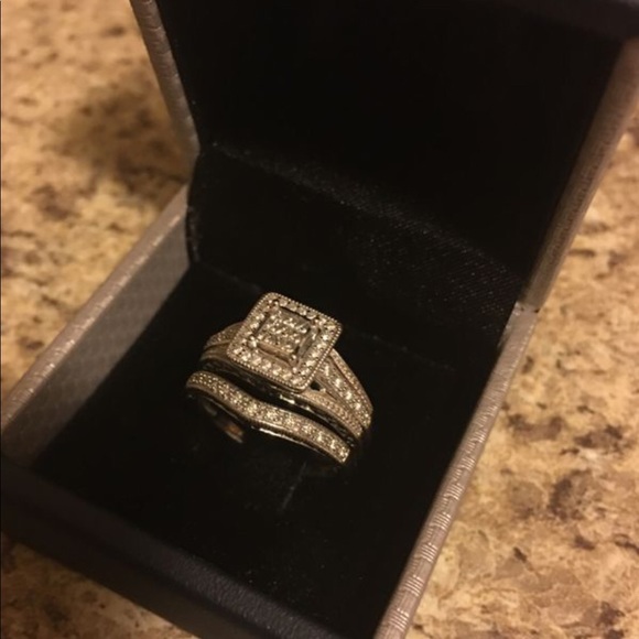 Zales 1/2 ct princess cut size 7 bridal set - Picture 3 of 9